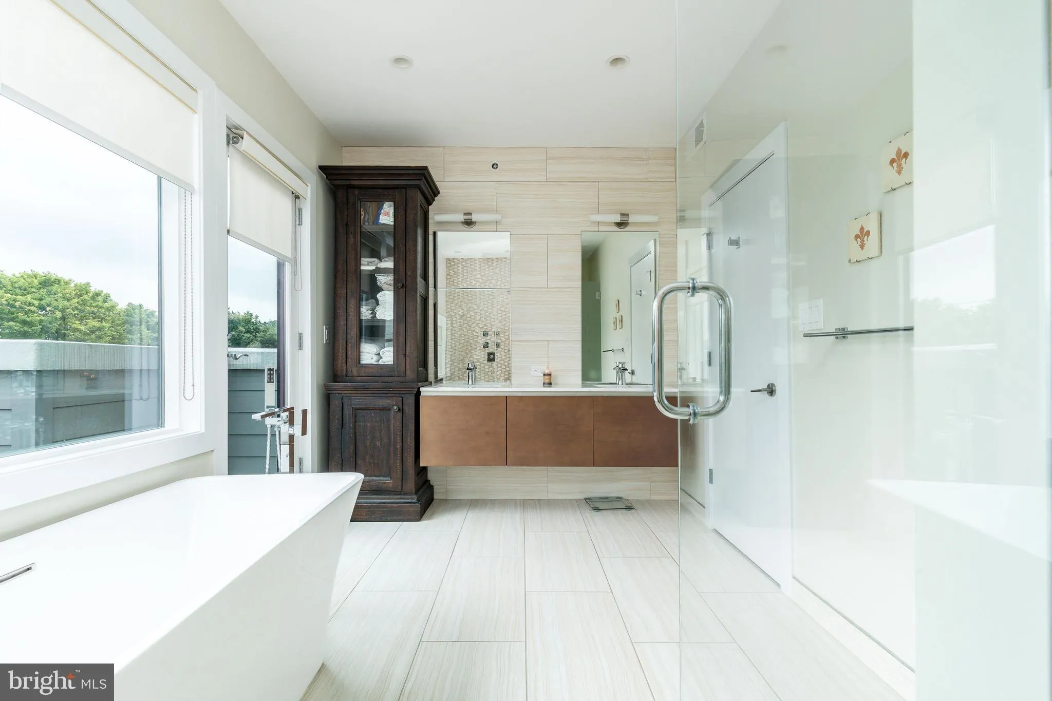 Philadelphia, Pennsylvania 19123, United States, 4 Bedrooms Bedrooms, ,4 BathroomsBathrooms,Residential,Active,151024