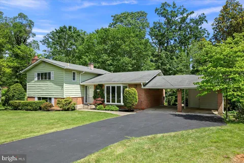 8815 Beauchamp Drive, Alexandria, VA MLS: VAFX2239142