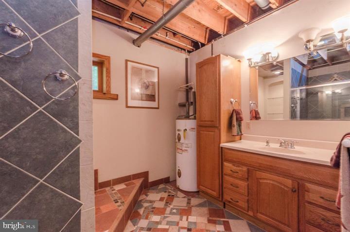 SPRUCE PINE HOLLOW - Residential