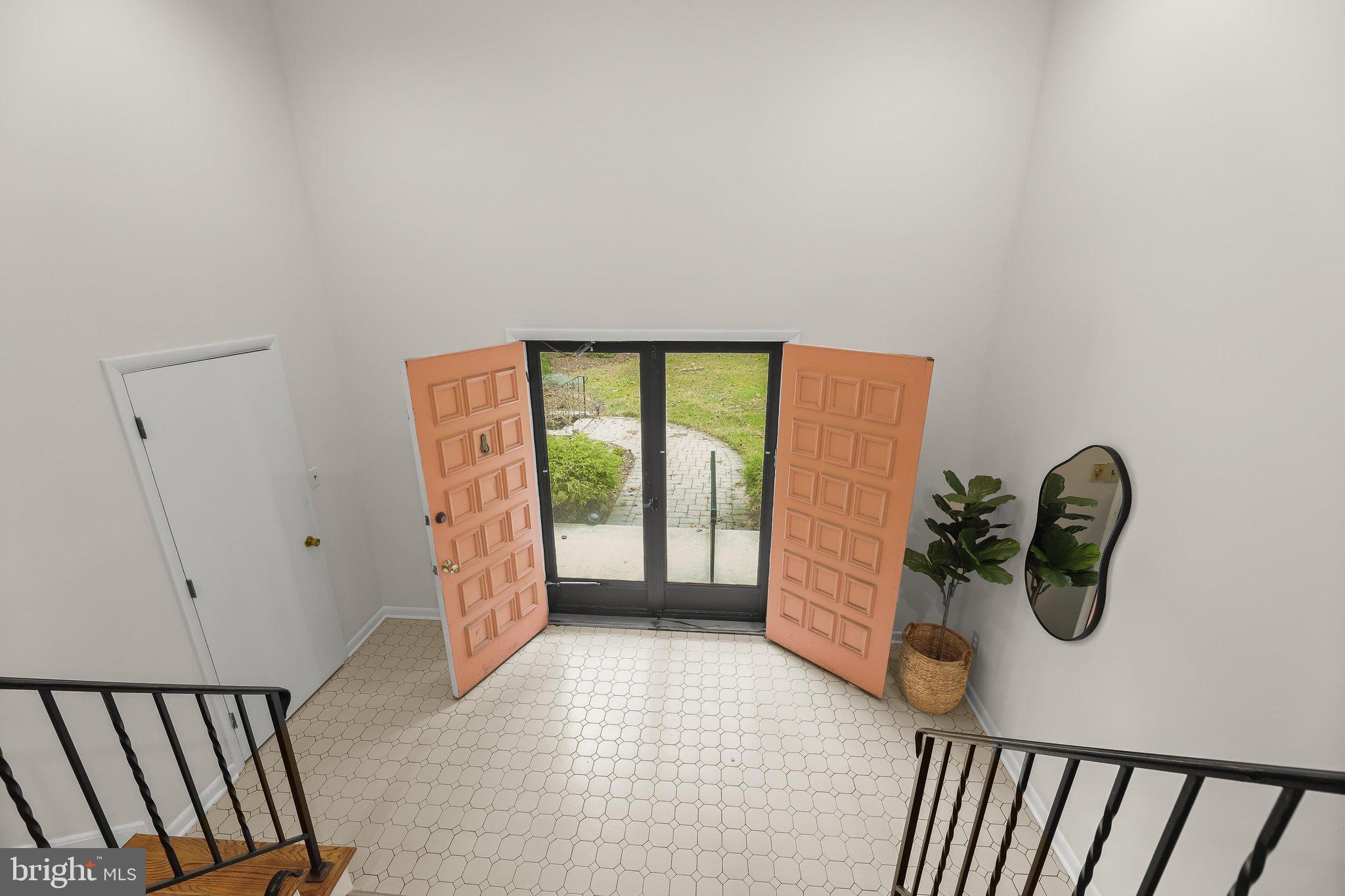 4 NORRIS RUN COURT
