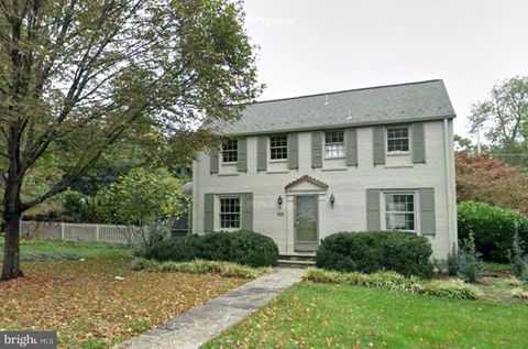 Photo of 6009 Osceola Road, BETHESDA, MD 20816 (MLS # MDMC2202148)