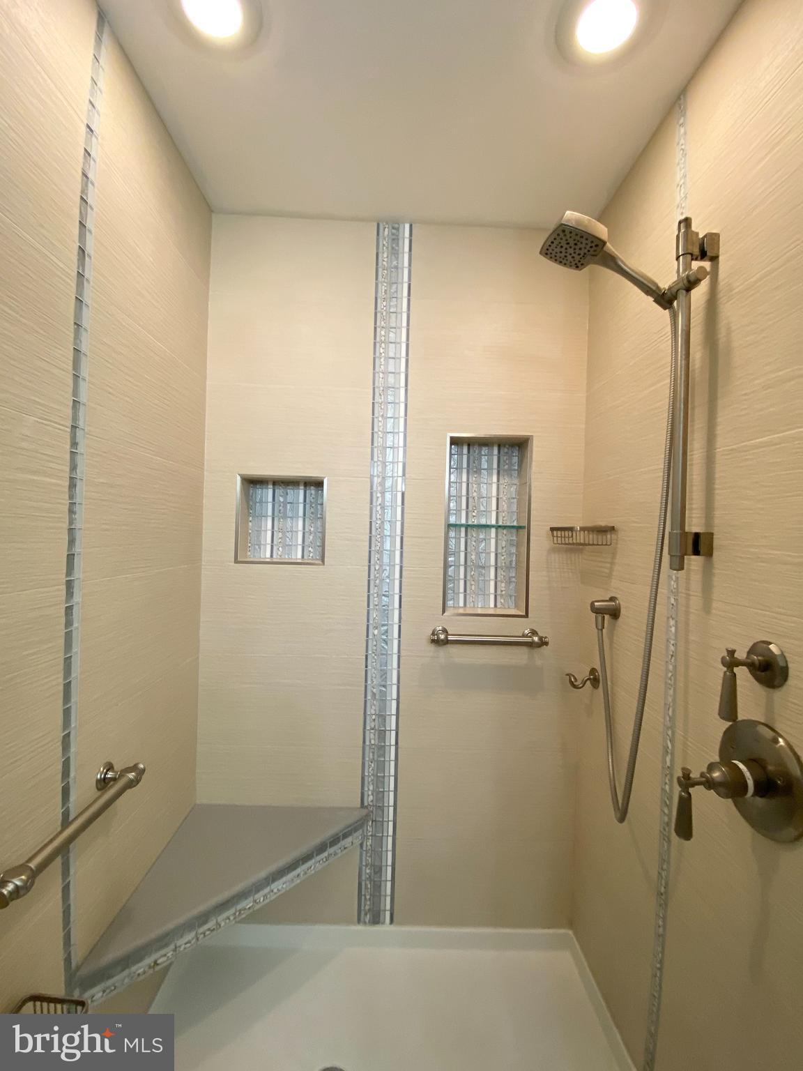 HILLWOOD - Residential