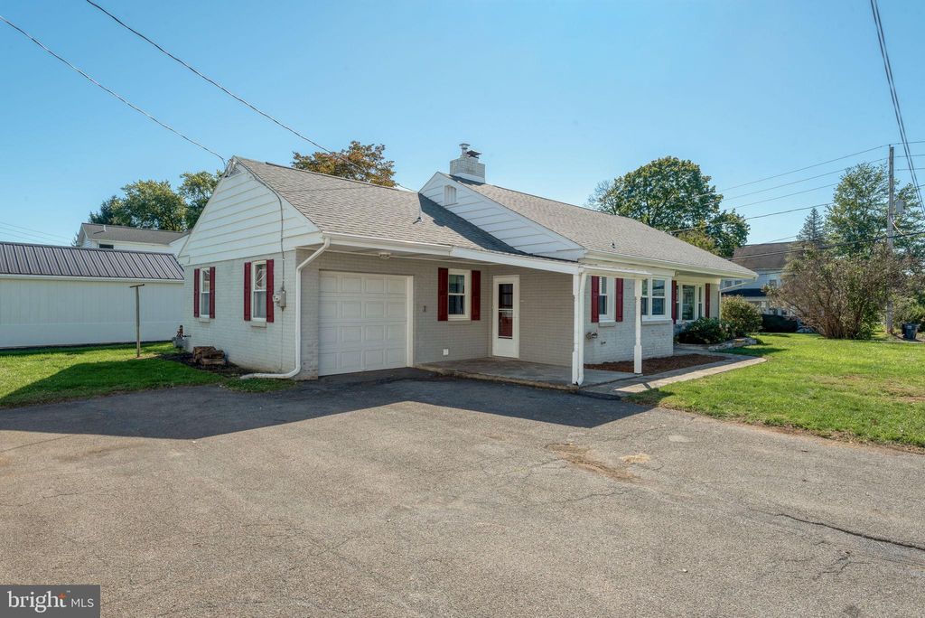 Photo of 2315 Old Philadelphia Pike, SMOKETOWN, PA 17576 (MLS # PALA2077448)