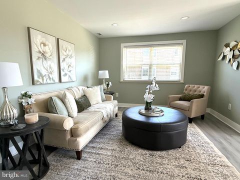 Condo For Sale - 38 Florence Tollgate Place<br/> BURLINGTON, NJ 08016