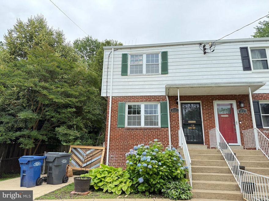 Discover this well-maintained three-bedroom, two-and-a-half-bathroom duplex. The kitchen features stainless steel appliances. Enjoy hardwood flooring throughout the main and upper living areas. The property offers significant backyard space, ideal for outdoor entertaining. Situated in a cul-de-sac, this home provides convenient access to the metro and bus stops, and is located between Route 1 and the Huntington Metro Station. Ample parking is available, including street parking. -------------------------------------------------------------------------------------------------------------------------------------------- All Richey Property Management residents must enroll in and purchase a Resident Benefits Package which includes liability insurance, credit building to help boost the resident’s credit score with timely rent payments, up to $1M Identity Theft Protection, HVAC air filter delivery (for applicable properties), move-in concierge service making utility connection and home service setup a breeze during your move-in, our best-in-class resident rewards program, and much more! More details and options provided upon application.