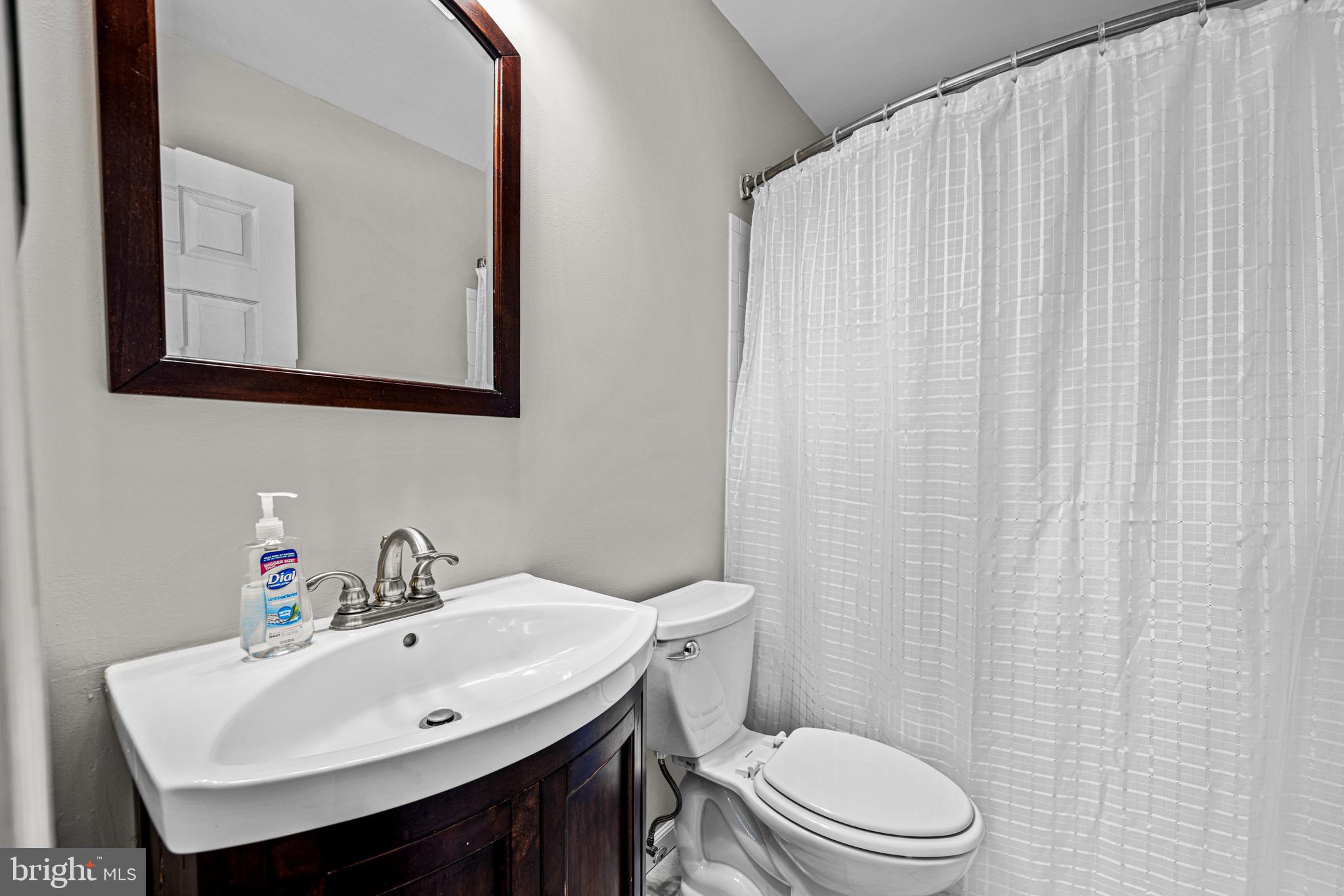 RIVERCHASE - Residential