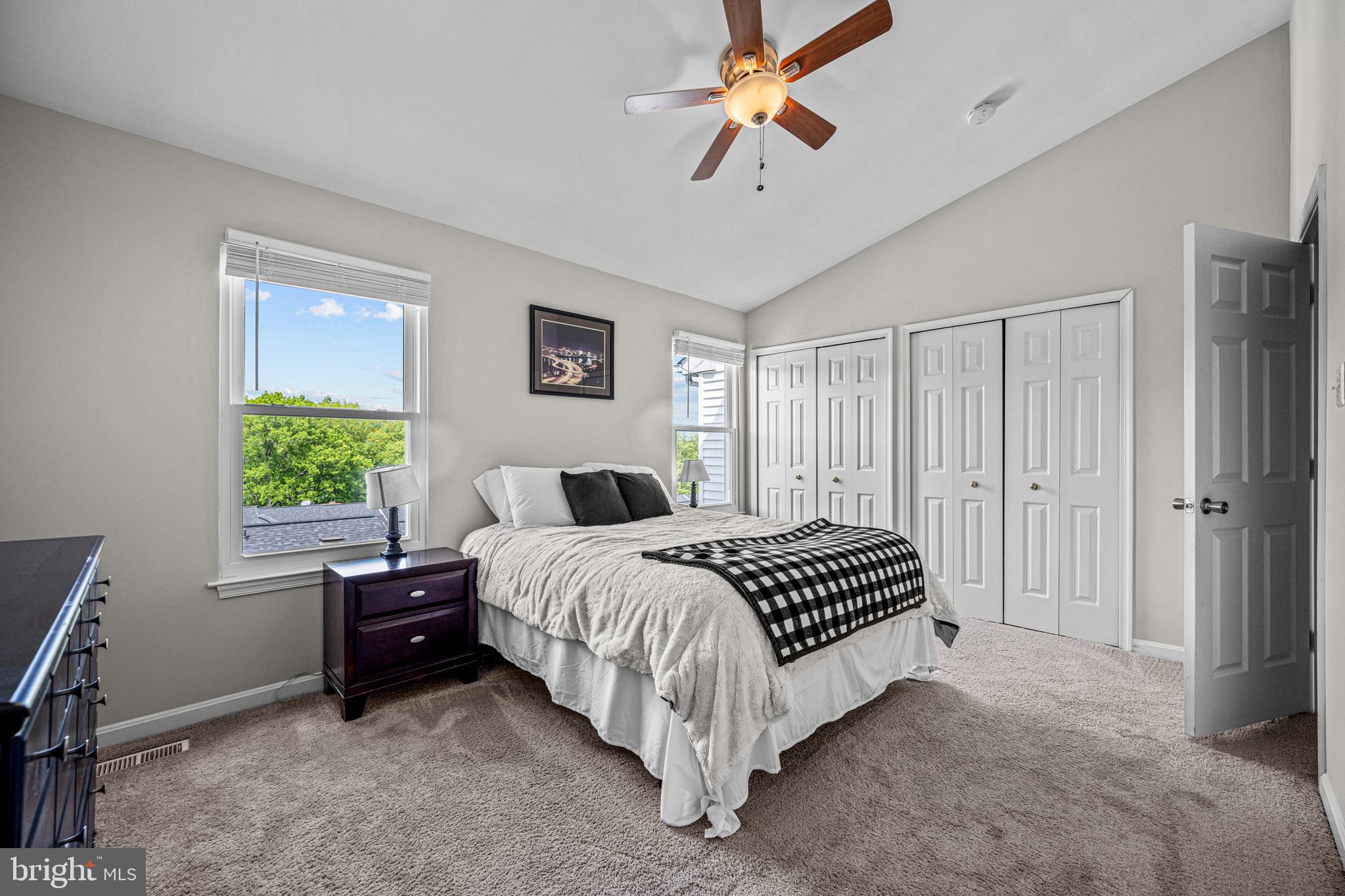 RIVERCHASE - Residential