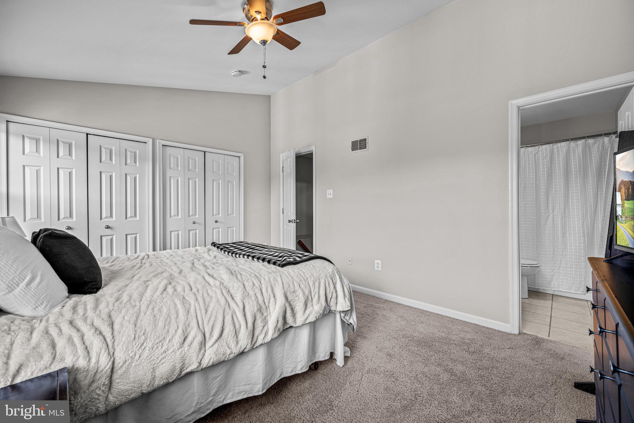 RIVERCHASE - Residential