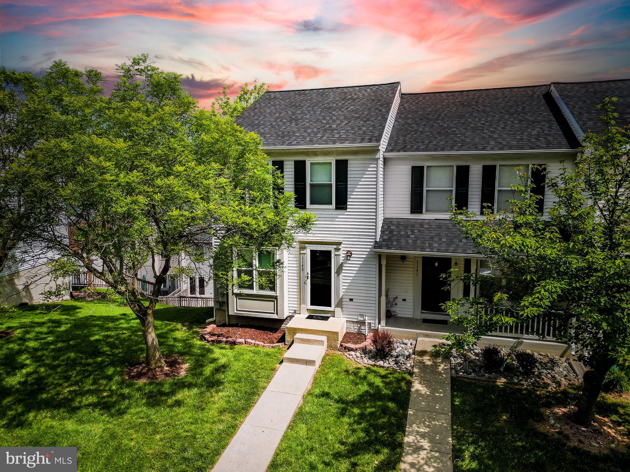 RIVERCHASE - Residential