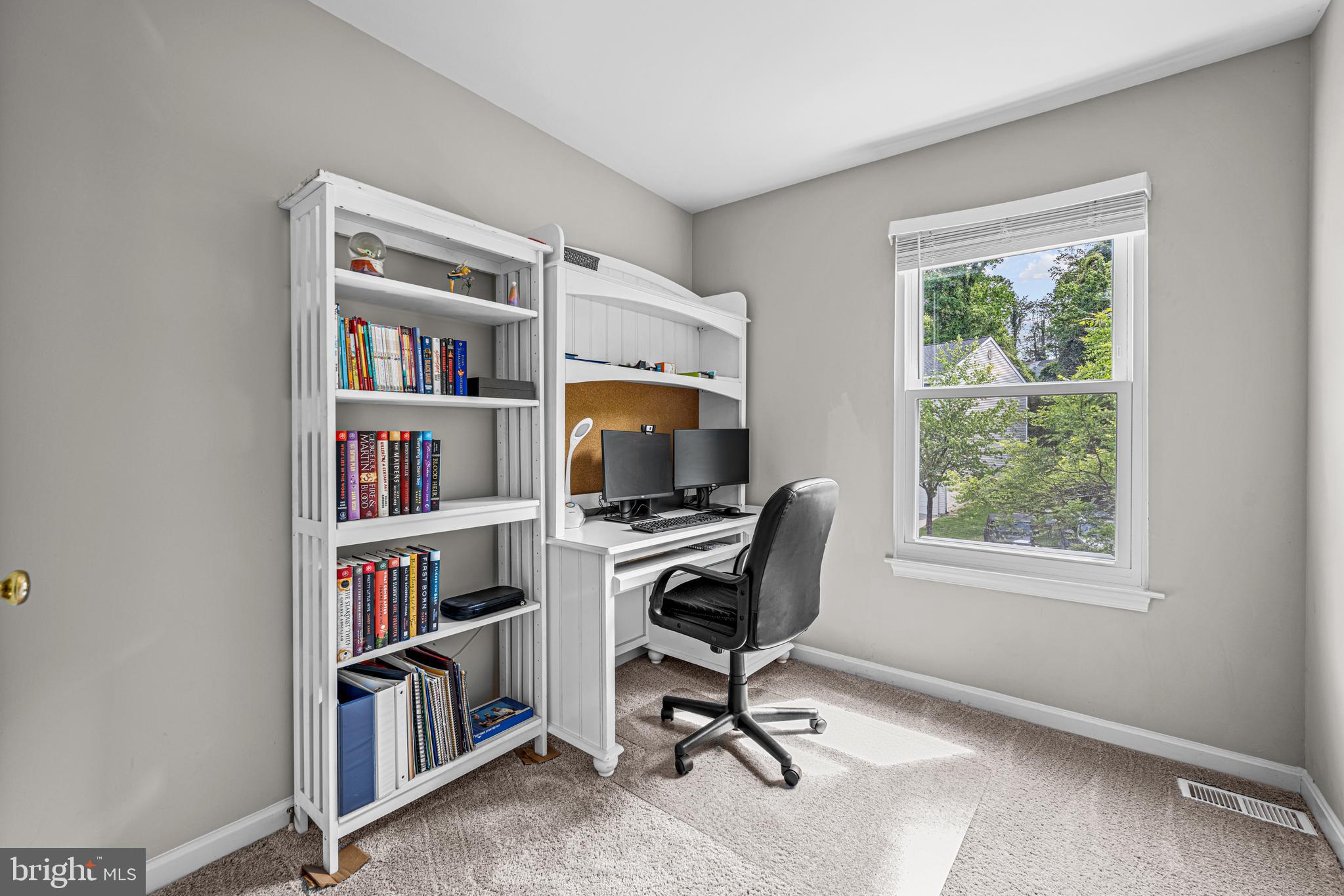 RIVERCHASE - Residential