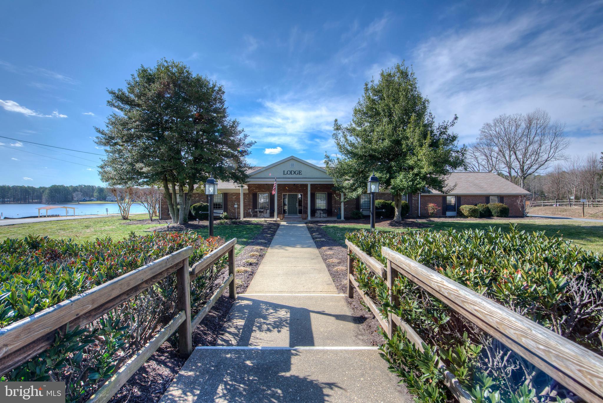 LAKE CAROLINE - Residential
