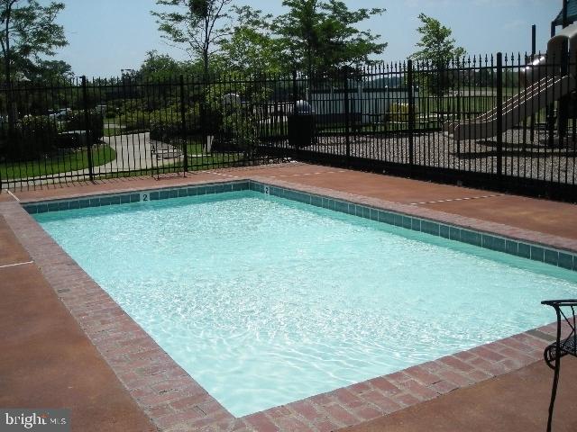 LAKE CAROLINE - Residential