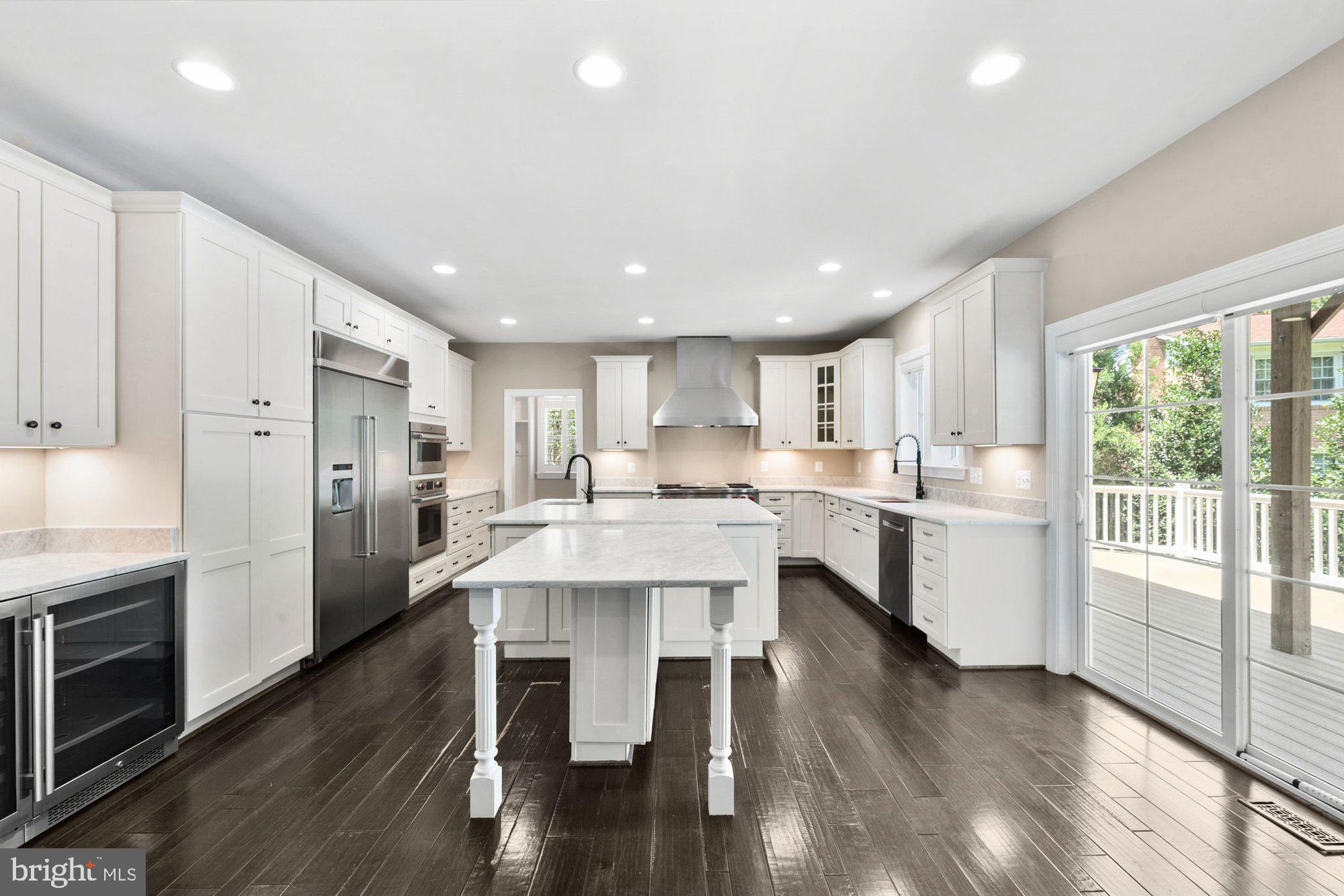 8404 STONEWALL DRIVE