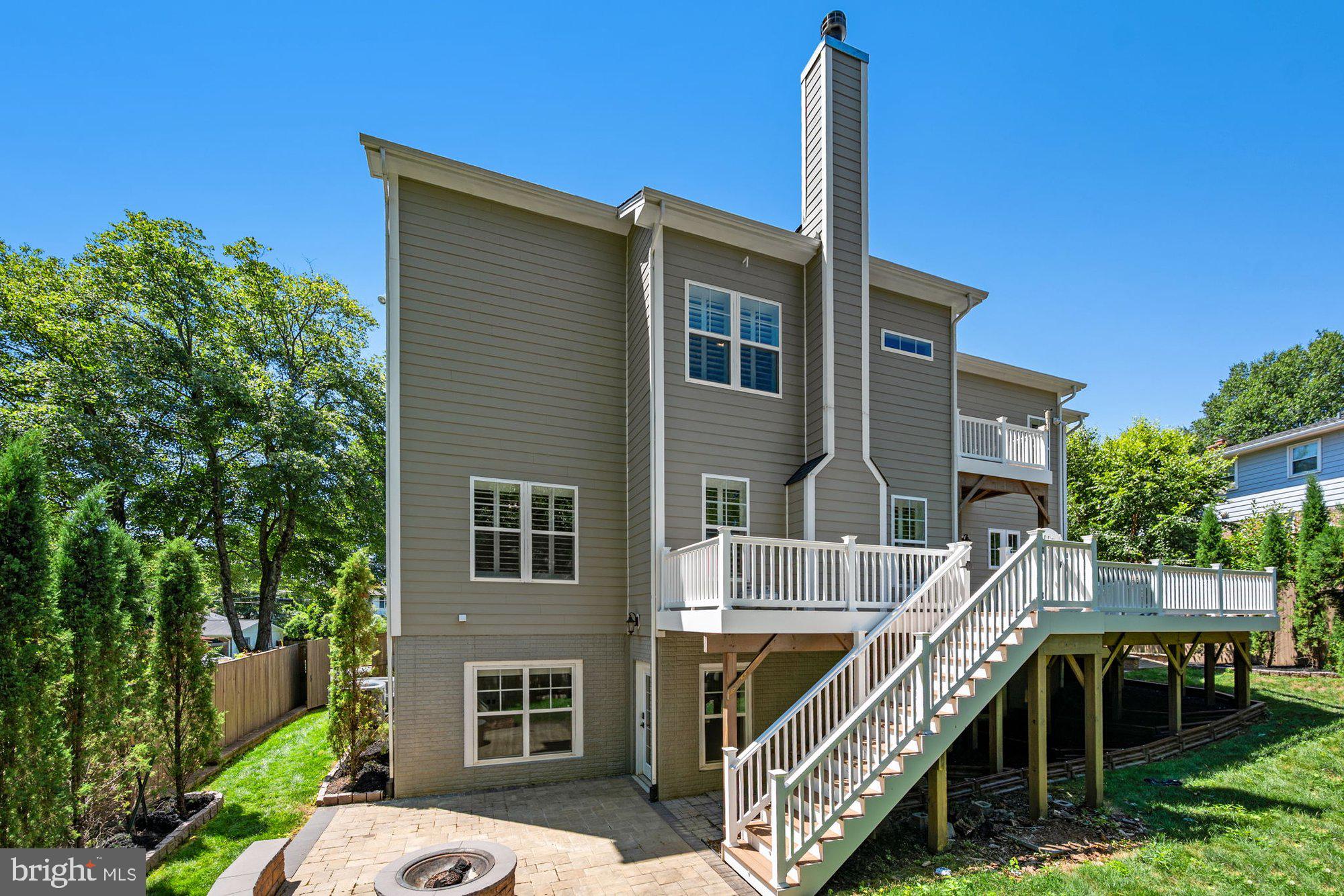 8404 STONEWALL DRIVE