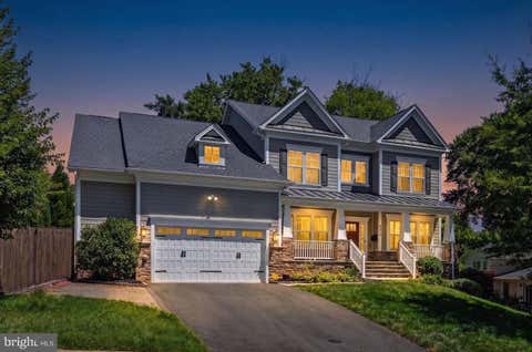 Photo of 8404 Stonewall Drive, VIENNA, VA 22180 (MLS # VAFX2329700)