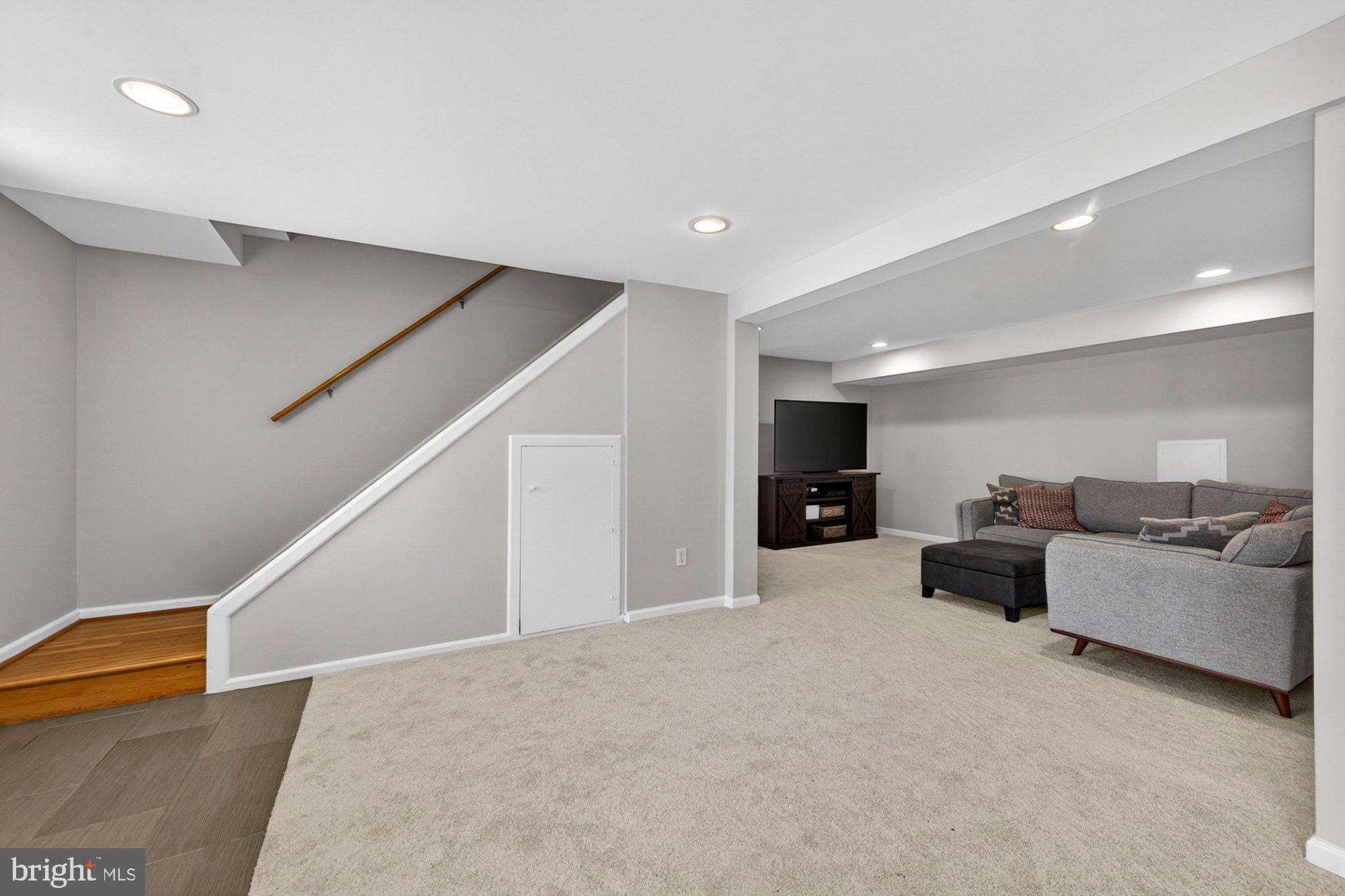 VIENNA WOODS - Residential