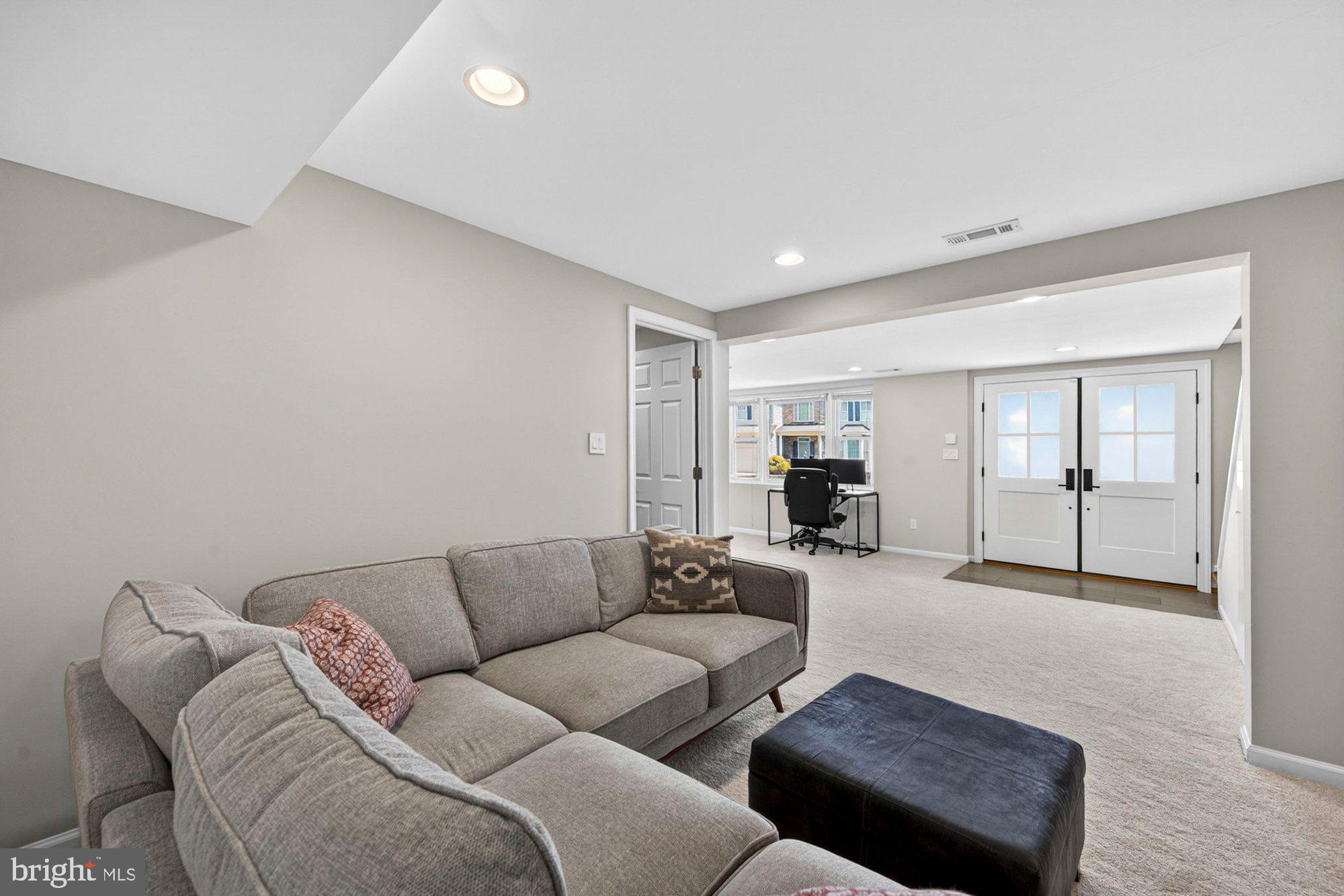VIENNA WOODS - Residential