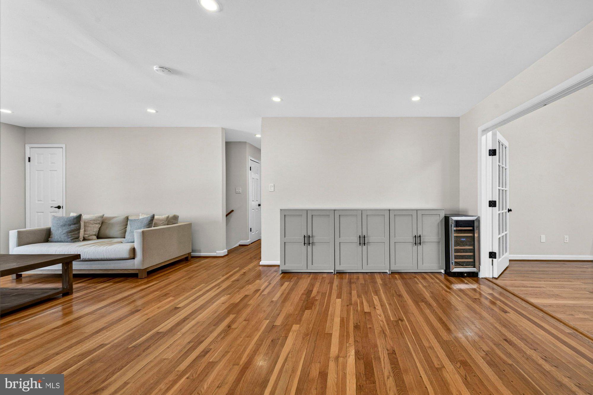 VIENNA WOODS - Residential