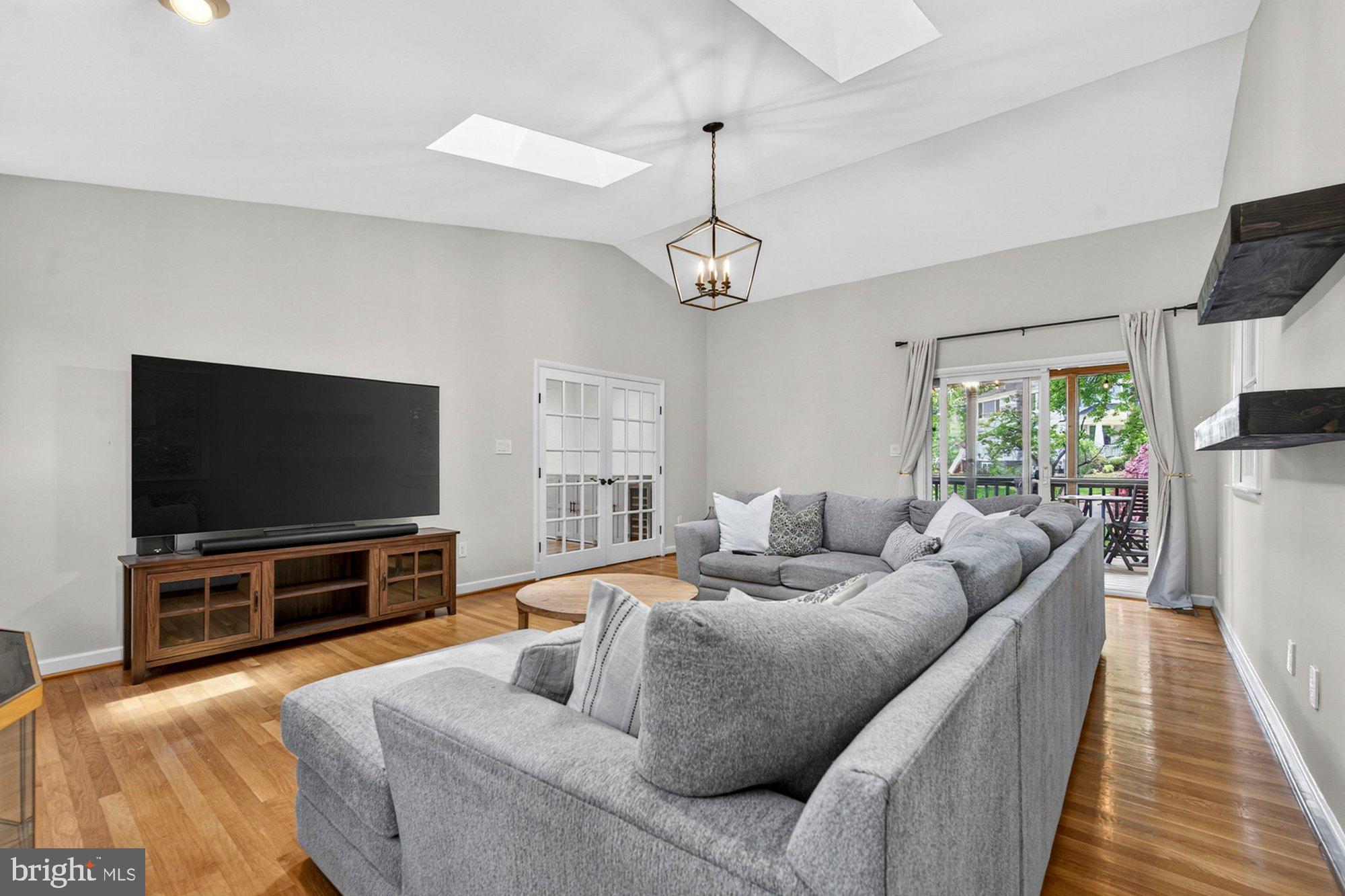 VIENNA WOODS - Residential
