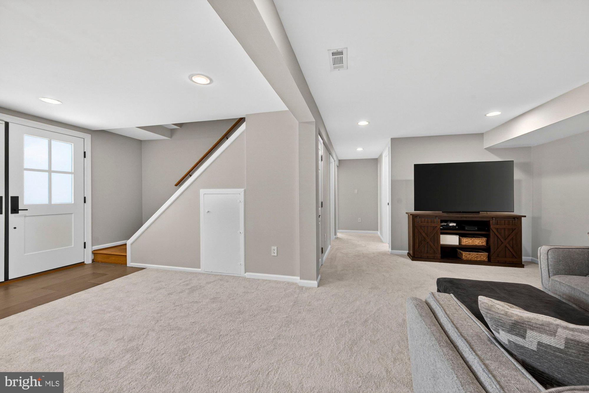 VIENNA WOODS - Residential