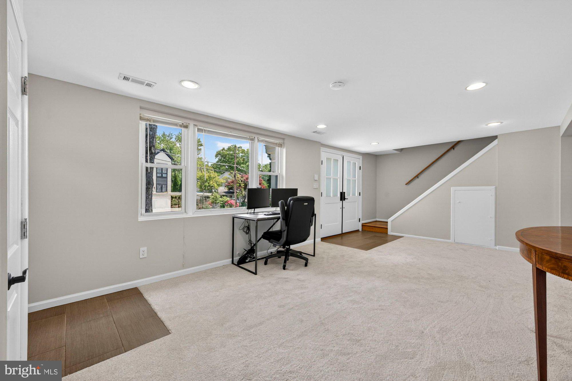 VIENNA WOODS - Residential