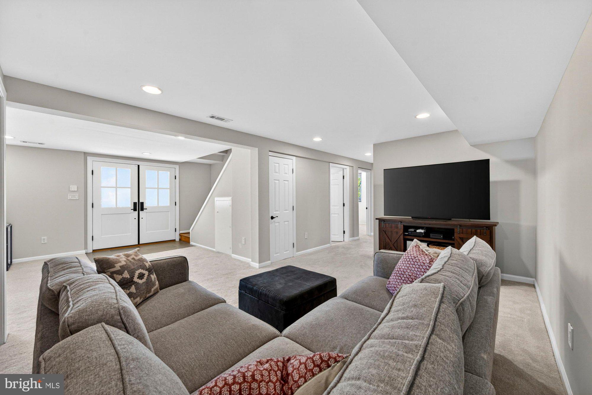 VIENNA WOODS - Residential