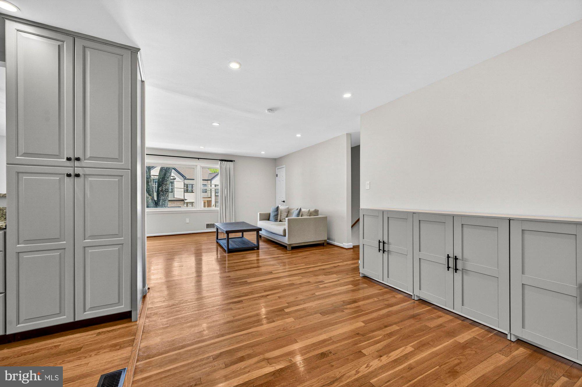VIENNA WOODS - Residential