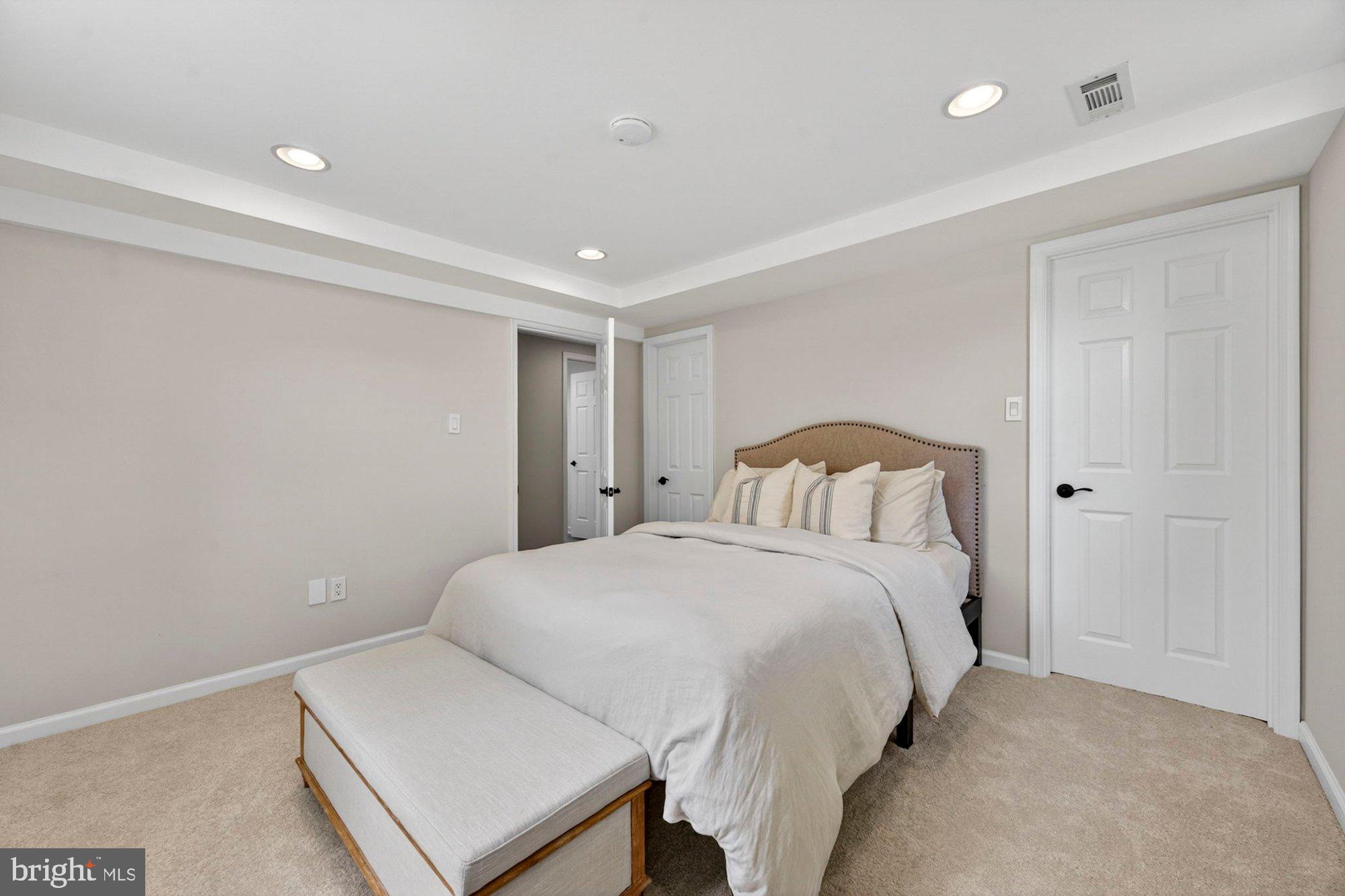 VIENNA WOODS - Residential