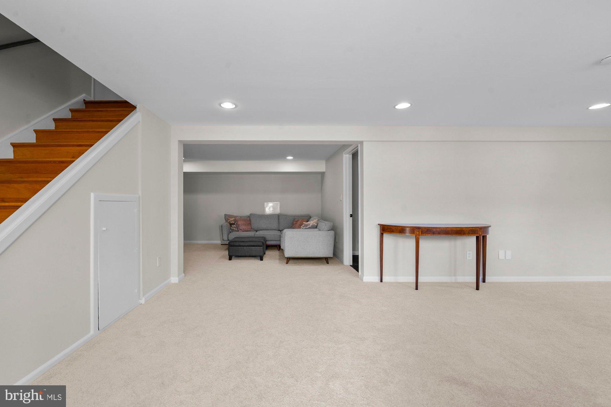 VIENNA WOODS - Residential