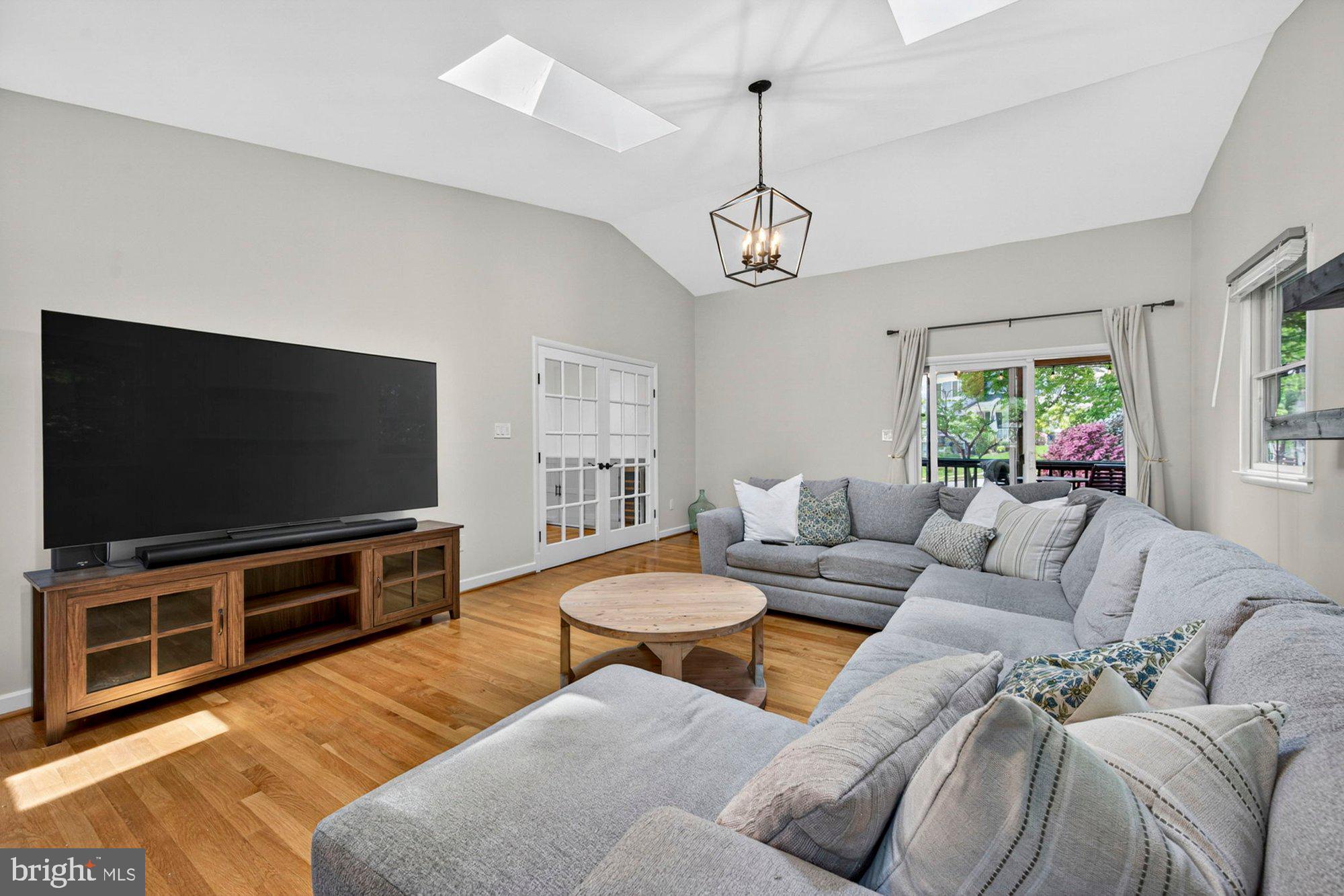 VIENNA WOODS - Residential