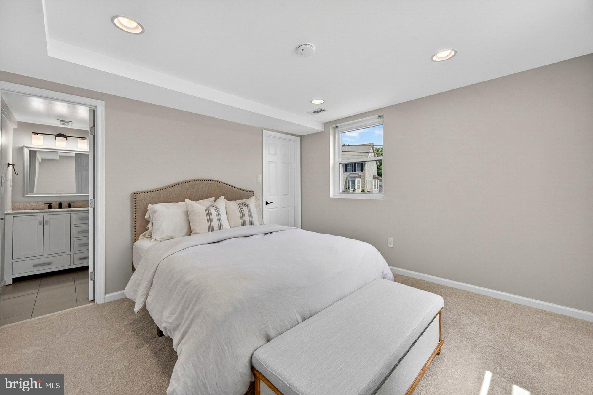 VIENNA WOODS - Residential