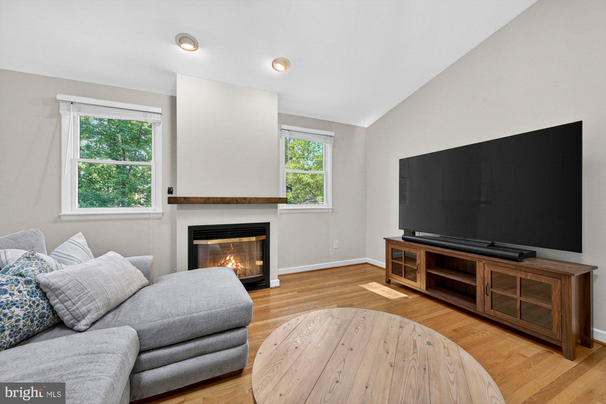VIENNA WOODS - Residential