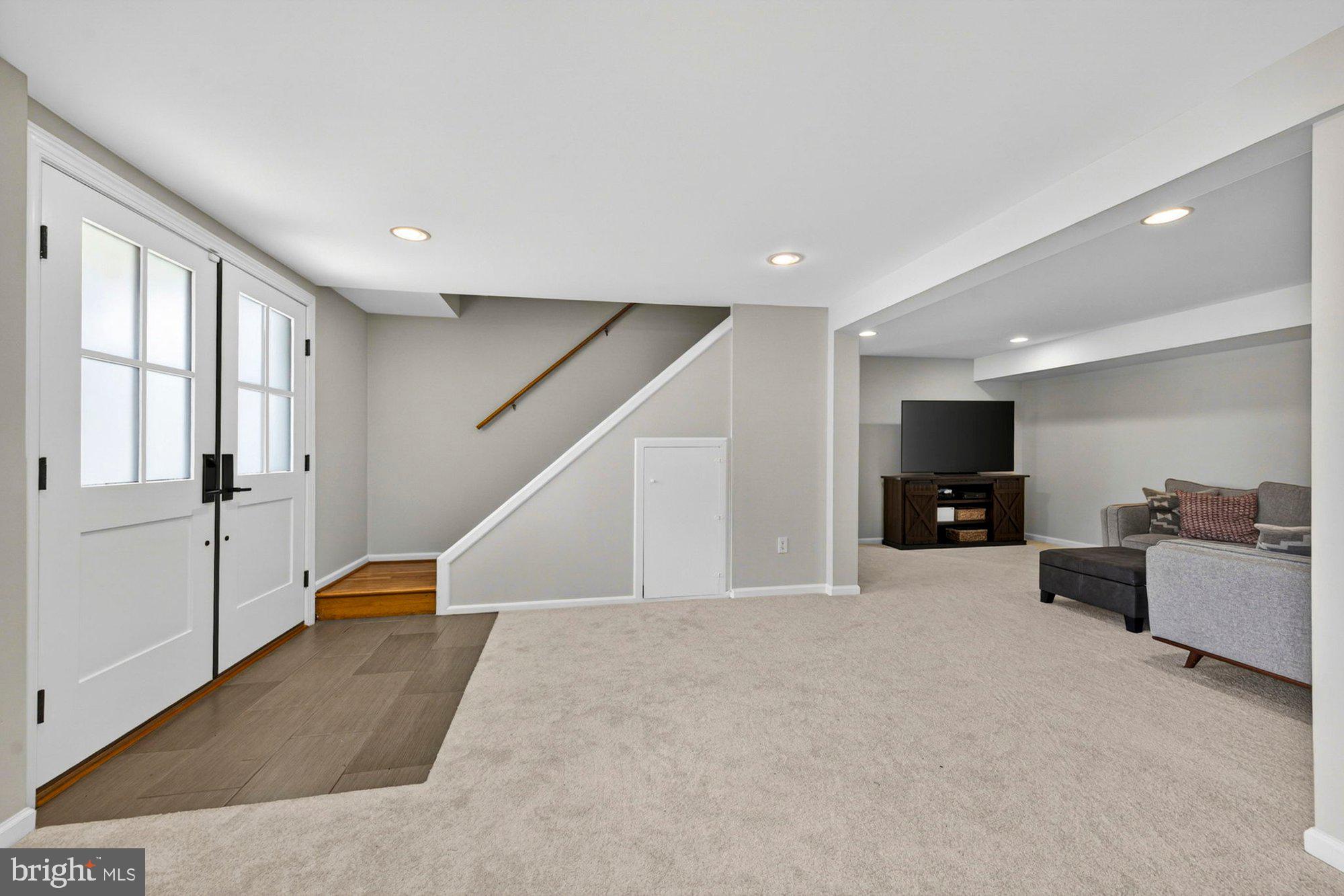 VIENNA WOODS - Residential
