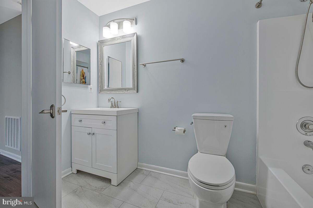 ANNAPOLIS OVERLOOK - Residential