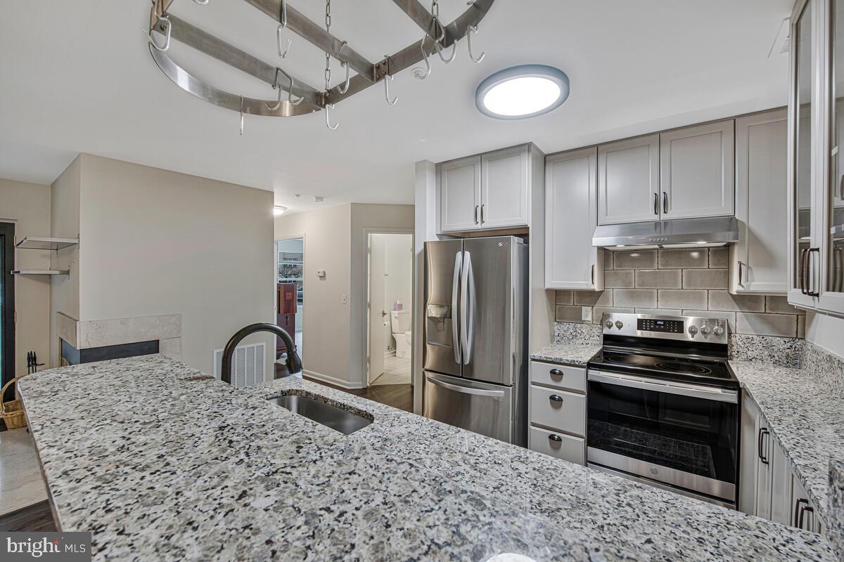 ANNAPOLIS OVERLOOK - Residential