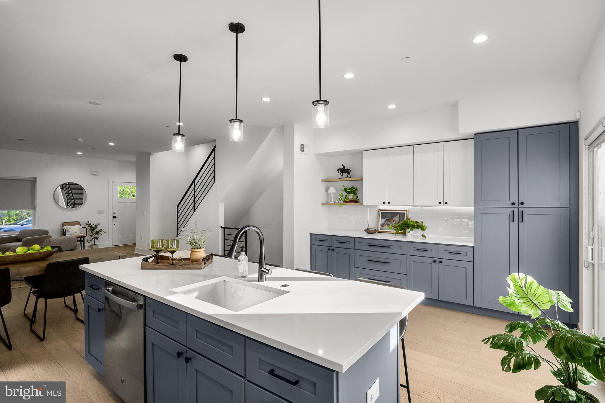 TORRESDALE MANOR - Residential
