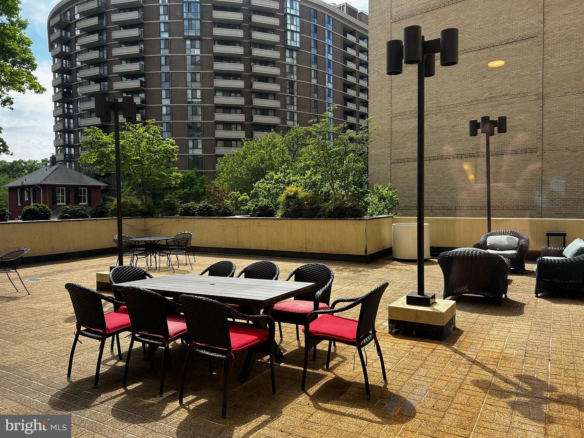 THE ELIZABETH - Residential
