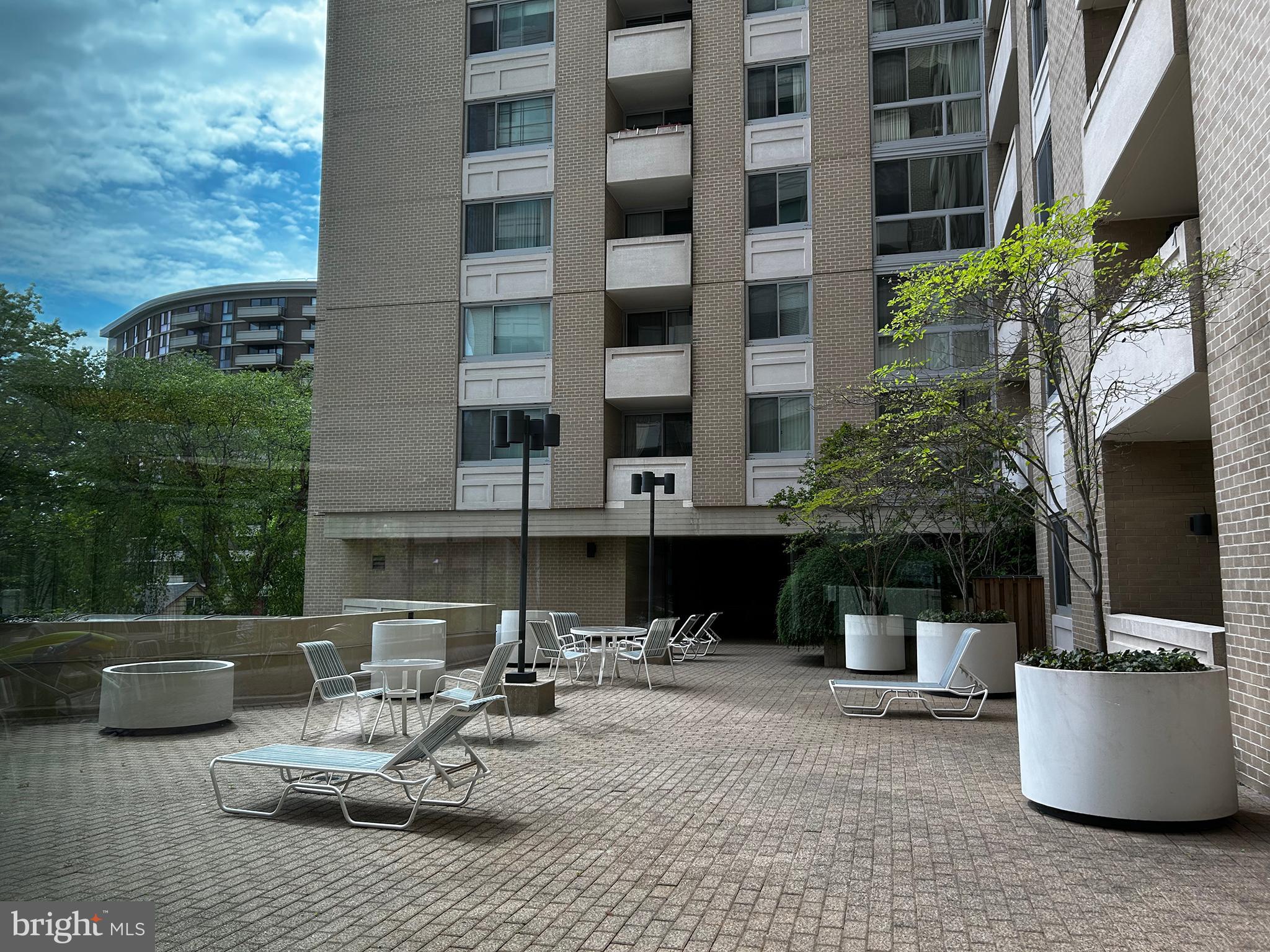 THE ELIZABETH - Residential