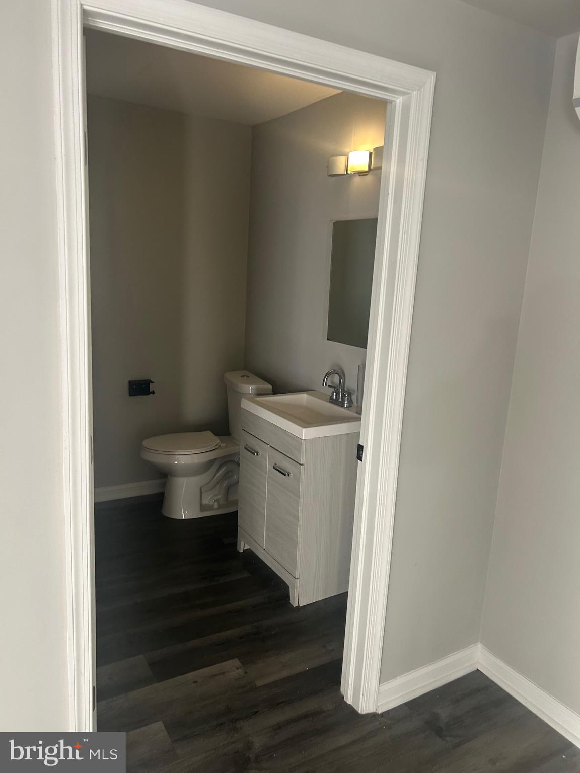 501-05 W GIRARD AVENUE