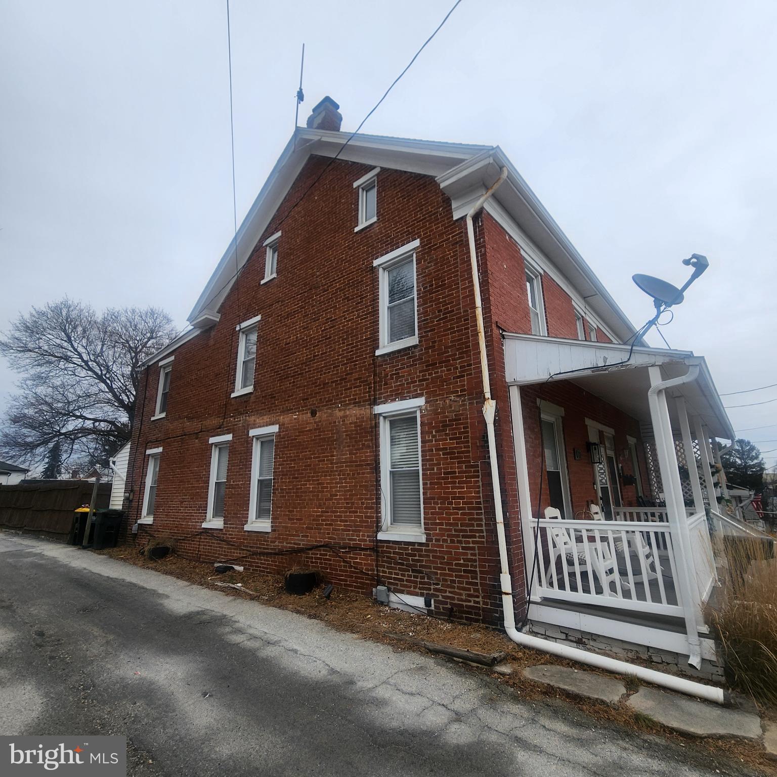 11 E LANCASTER STREET