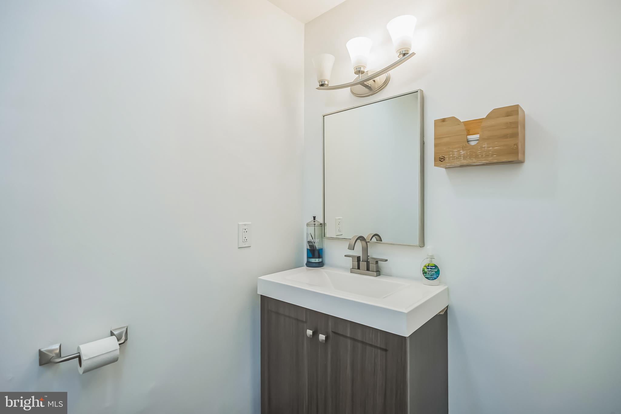 LOGAN SQUARE - Residential