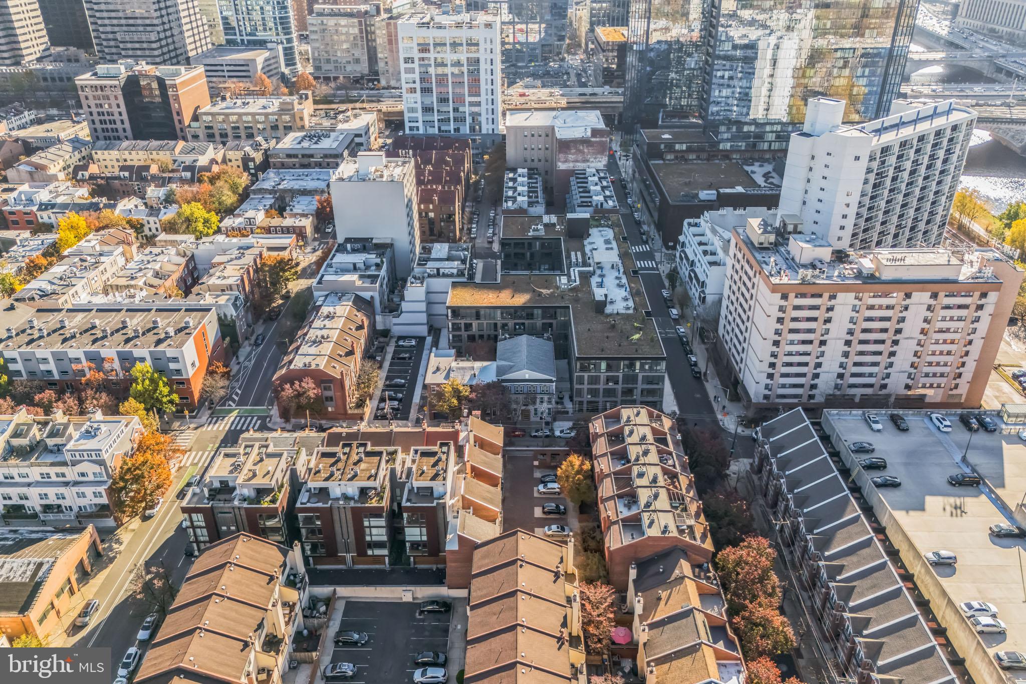 LOGAN SQUARE - Residential