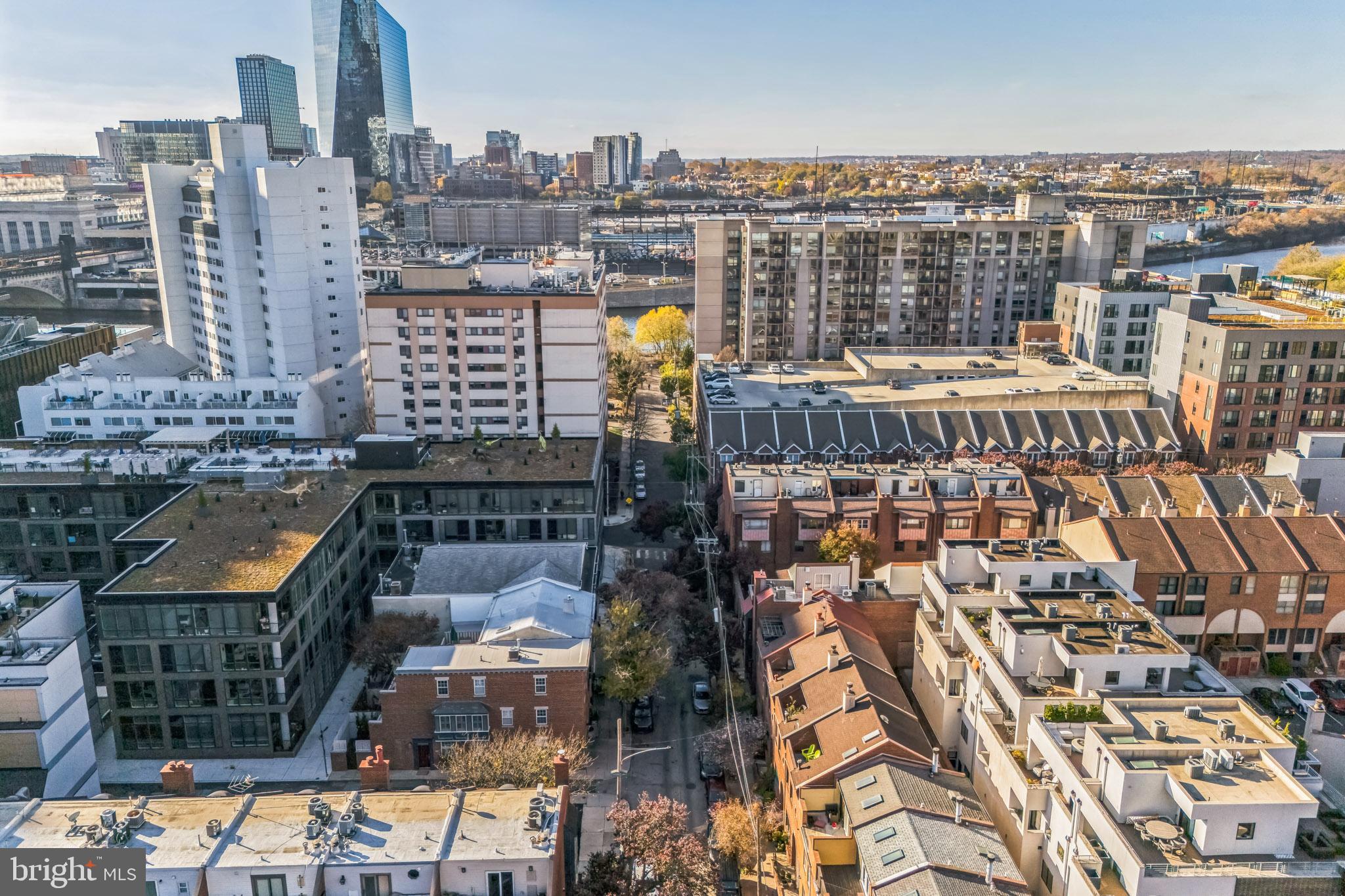 LOGAN SQUARE - Residential