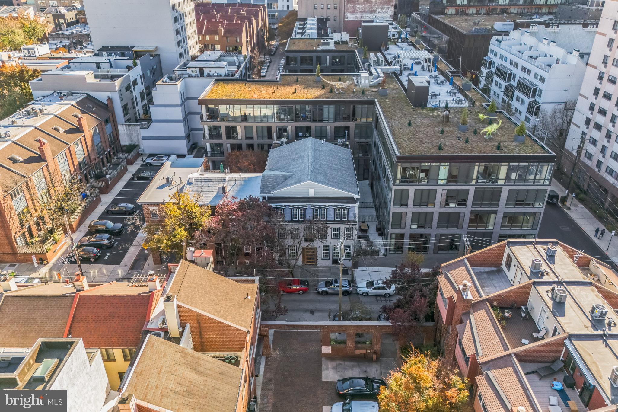LOGAN SQUARE - Residential