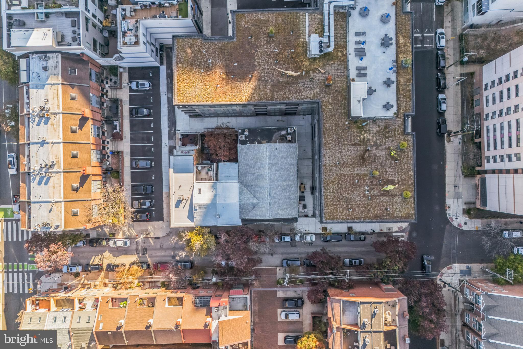 LOGAN SQUARE - Residential