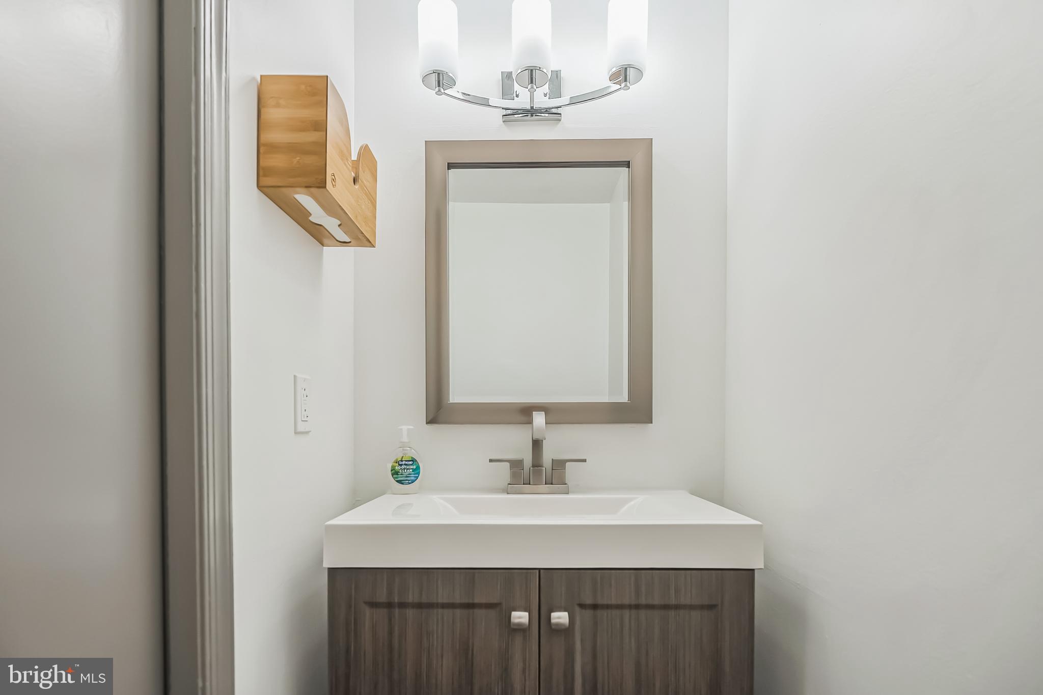 LOGAN SQUARE - Residential