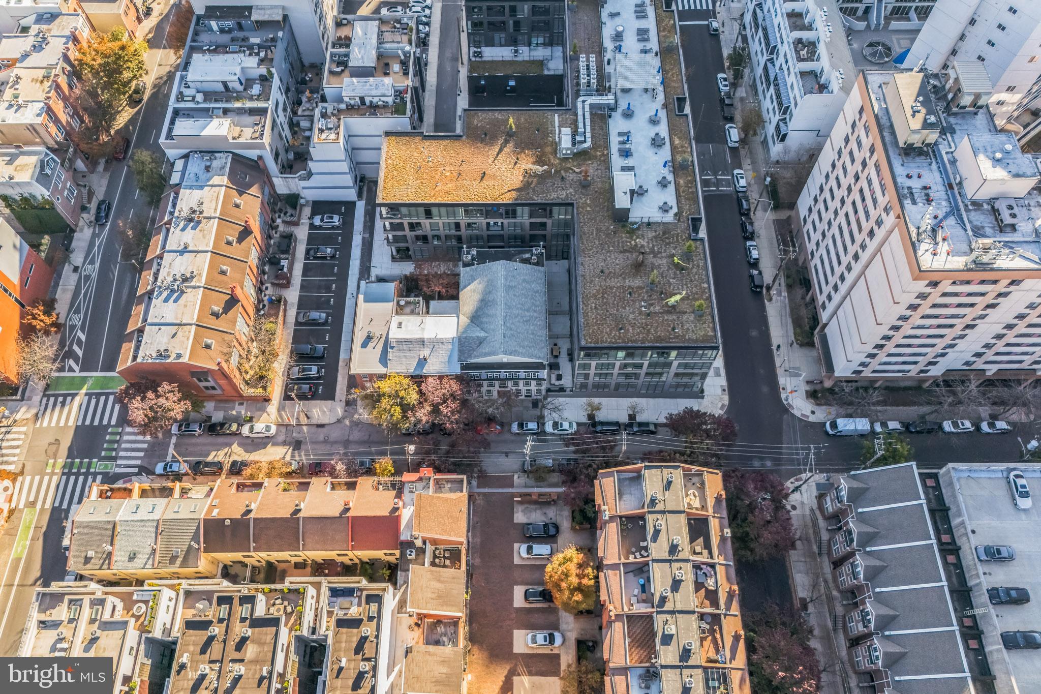 LOGAN SQUARE - Residential