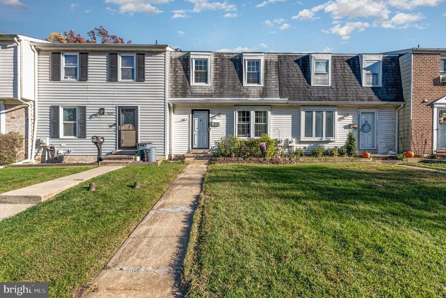 Charming 3-Bedroom Townhome with Potential in a Desirable Location!  Discover the perfect opportunity to make this 3-bedroom, 1.5-bath townhome your own. Nestled in a sought-after neighborhood, this home offers a spacious layout.  The open-concept living and dining areas provide a great foundation for entertaining, while the private backyard offers space for relaxing or gardening. Though it could benefit from some cosmetic updates, this home is loaded with potential. Whether you're a first-time buyer, growing family, or investor, a little TLC will go a long way in adding instant value.  Conveniently located near schools, shopping, parks, and major highways, this property offers both comfort and convenience.  Don’t miss out—schedule a tour today and envision the possibilities!