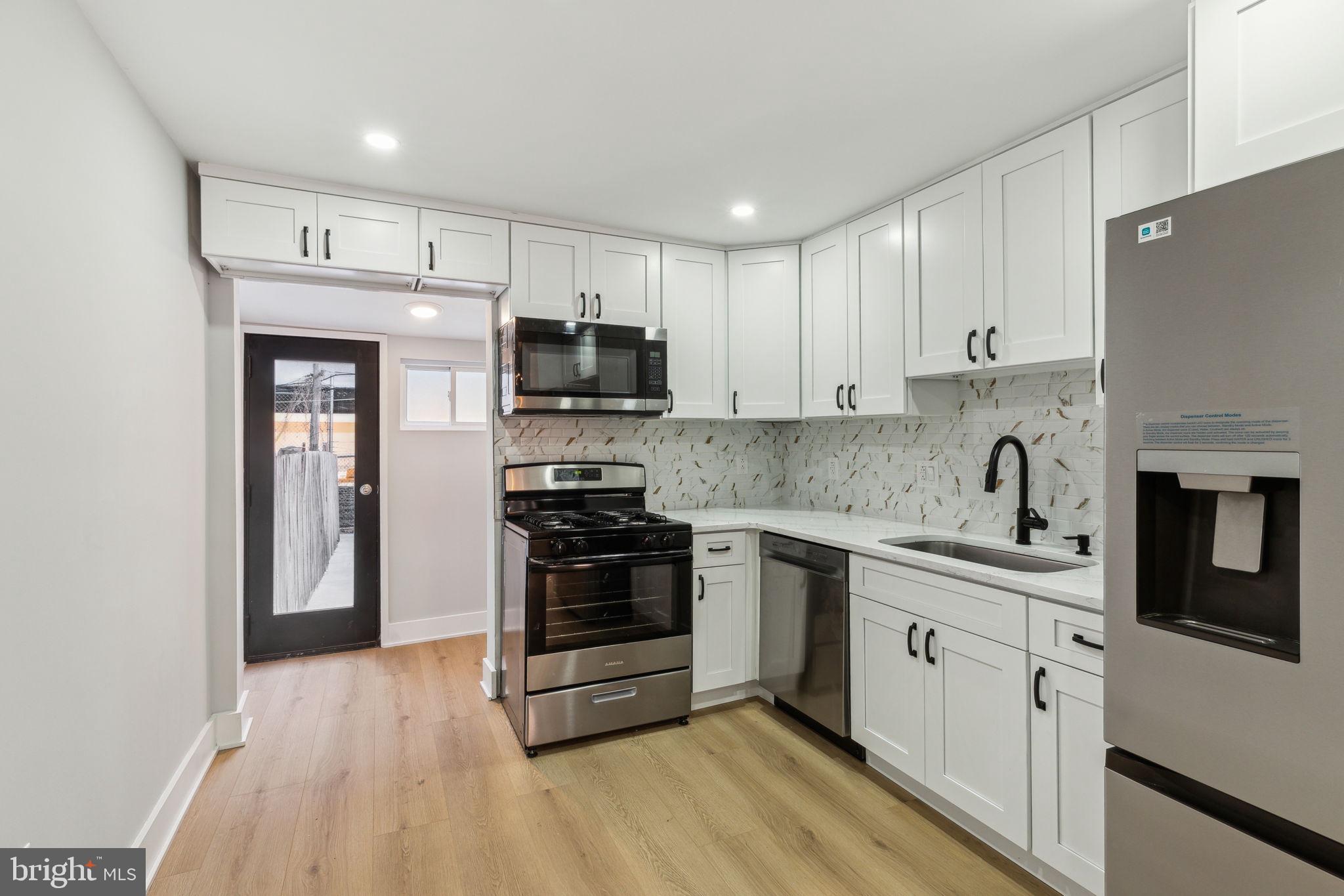 PORT RICHMOND - Residential