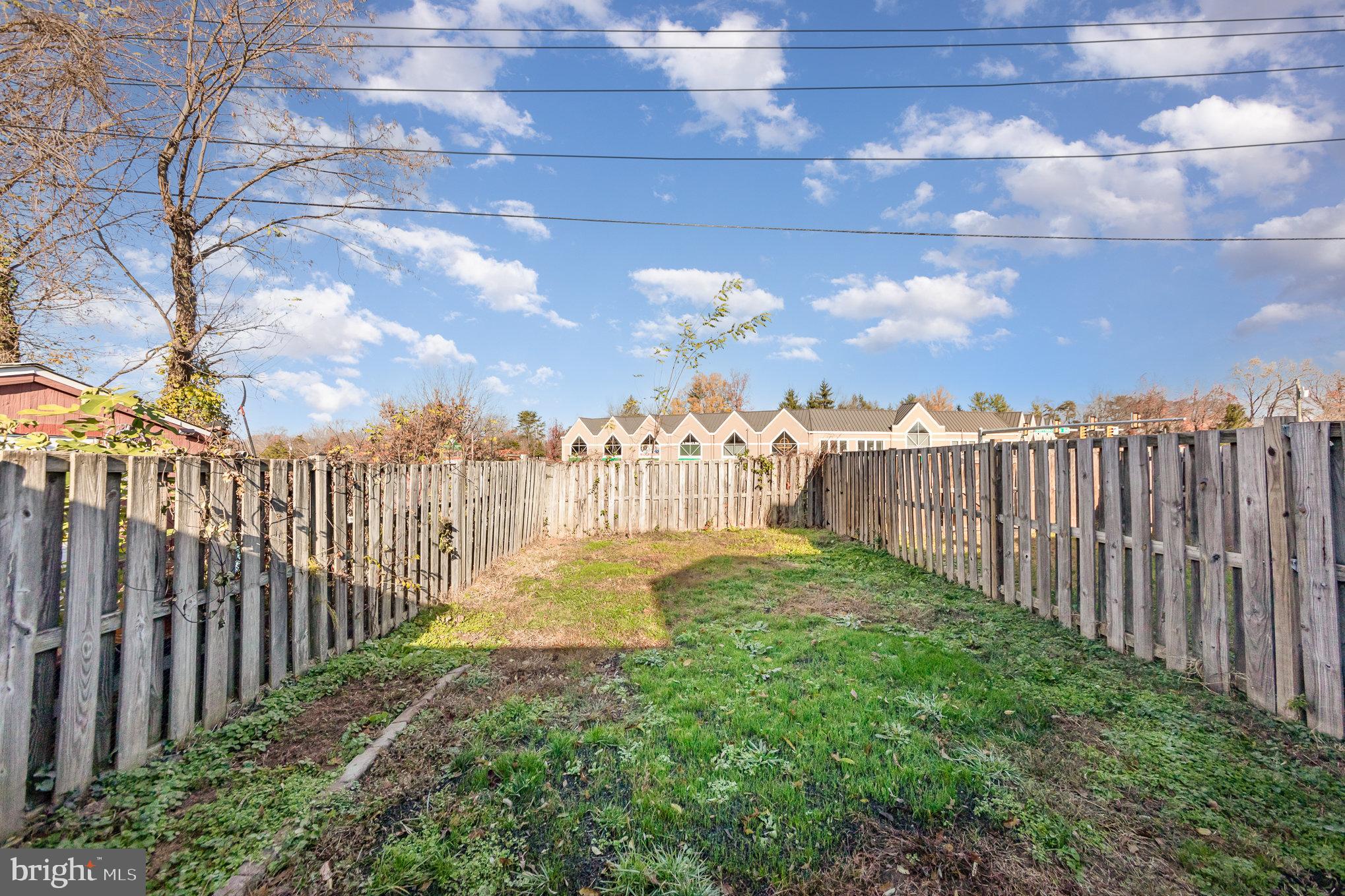 COLONIAL TERRACE - Residential